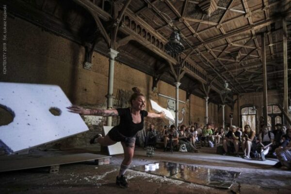 wybrane_Konteksty_Elayne-Harrington-FOTO-Łukasz-Kujawski2_web-640x428